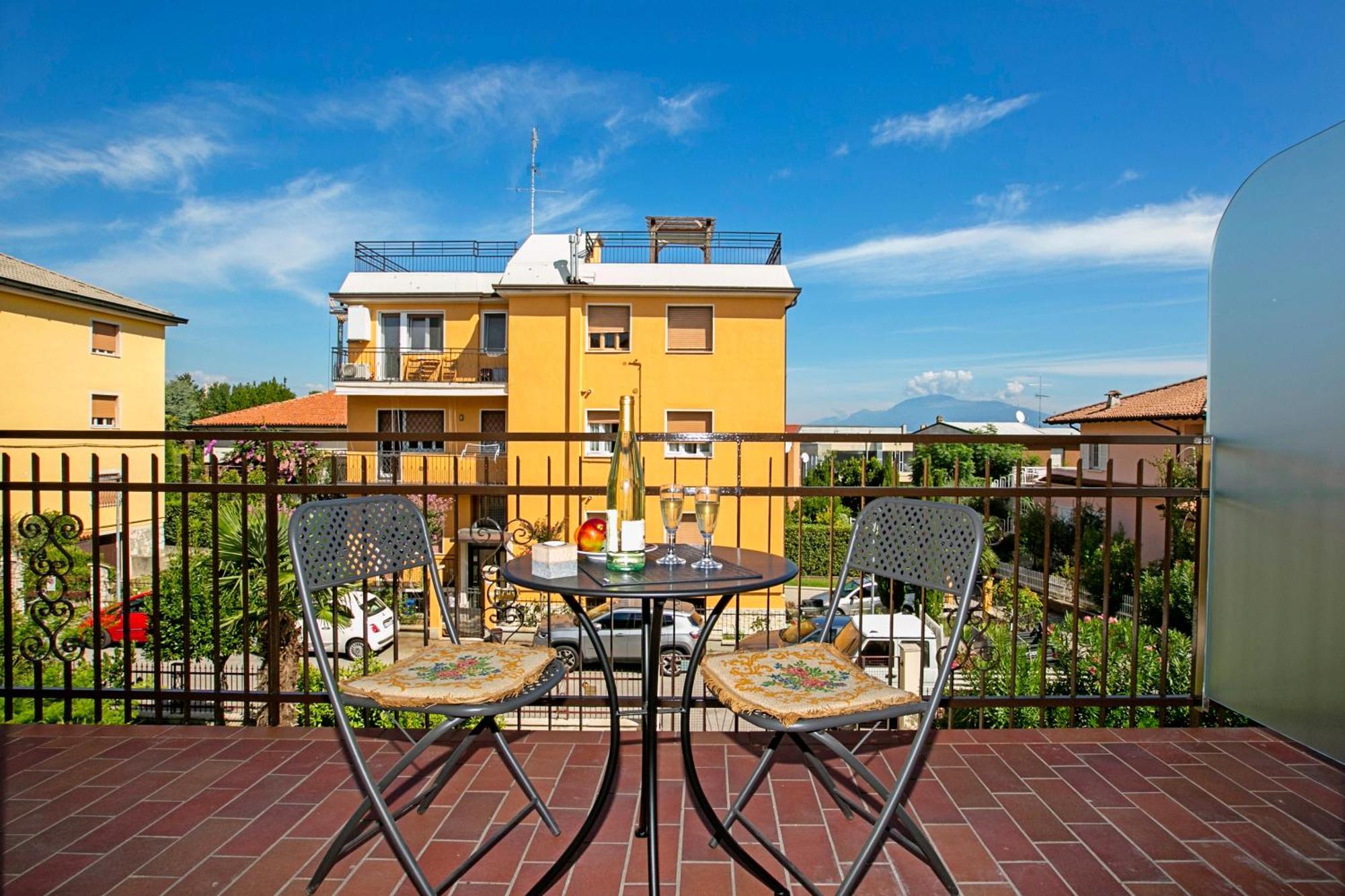 Villa Mimosa - Appartamento 2 - Happy Rentals Desenzano del Garda Zewnętrze zdjęcie