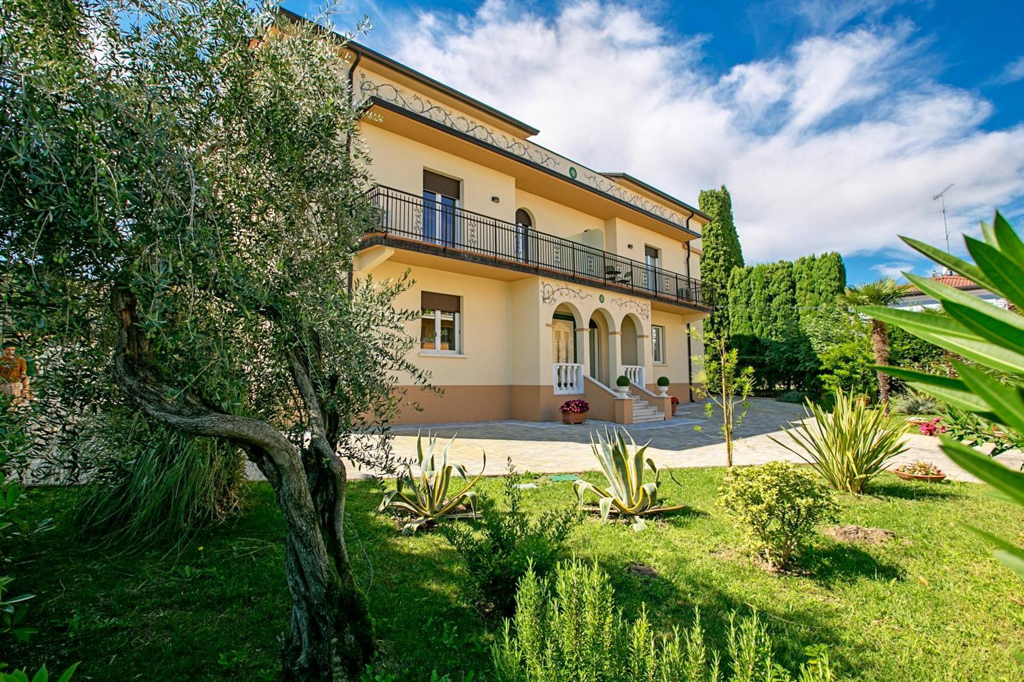 Villa Mimosa - Appartamento 2 - Happy Rentals Desenzano del Garda Zewnętrze zdjęcie