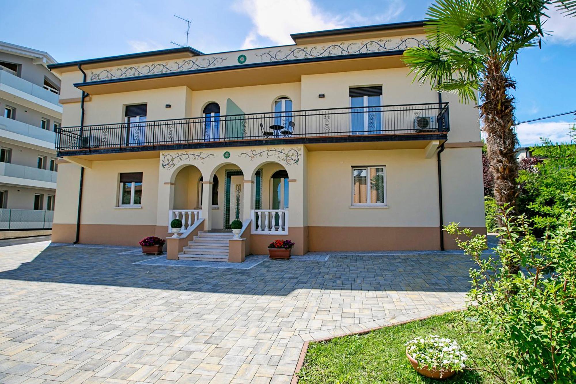 Villa Mimosa - Appartamento 2 - Happy Rentals Desenzano del Garda Zewnętrze zdjęcie