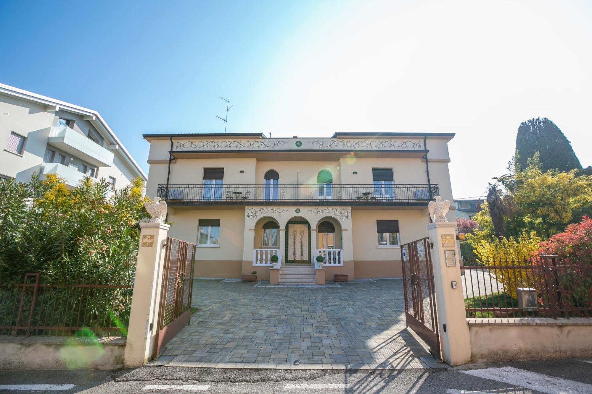 Villa Mimosa - Appartamento 2 - Happy Rentals Desenzano del Garda Zewnętrze zdjęcie